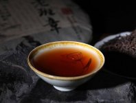2008年的老班章普洱茶餅生茶缺了一塊值錢嗎？