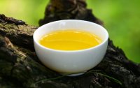 茶油怎么涂抹頭發(fā)如何正確使用茶油洗頭？